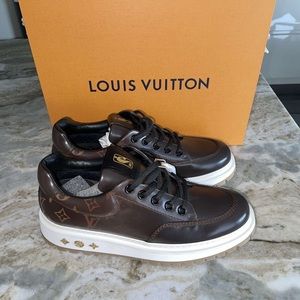 LOUIS VUITTON brand new sneakers